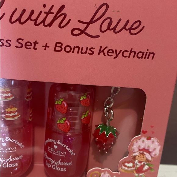 Strawberry Shortcake Lip Gloss Set and Keychain - Picture 4 of 7